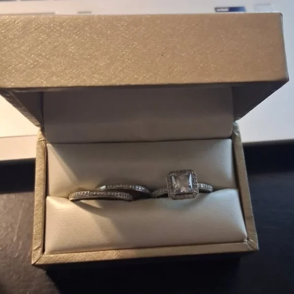 Elegant Silver Diamond Ring Set
